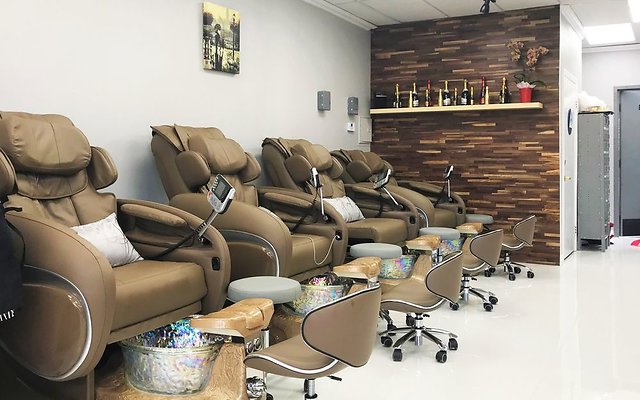 10 Gem Nail Bar
