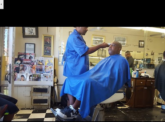 40 Kev&apos;s Barber Shop