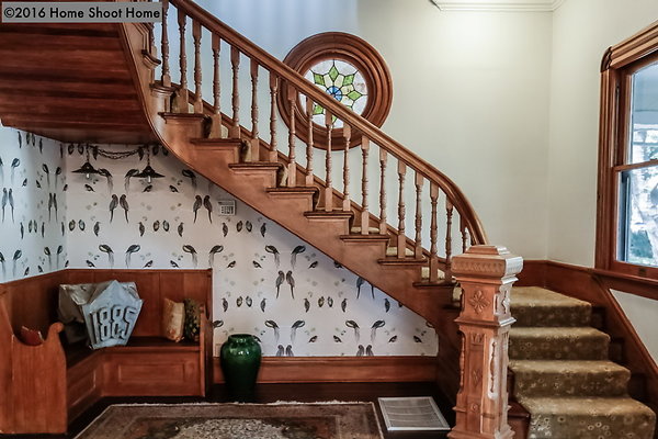 05entrance-hall-to-staircase