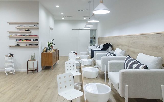 00 Nail Salon Hollywood area