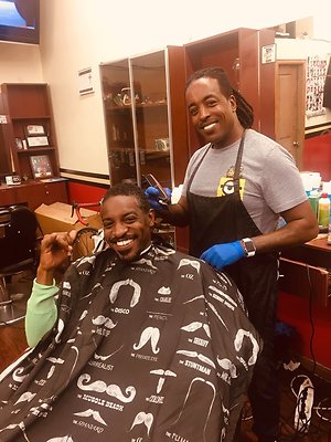 09 Dub&apos;s Barber Shop