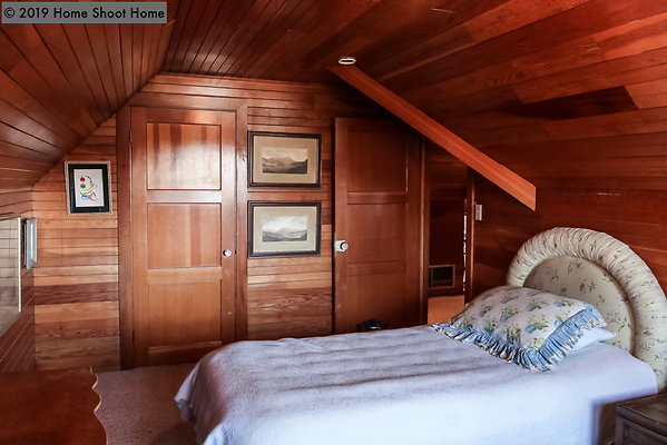 54attic-bedroom-reverse