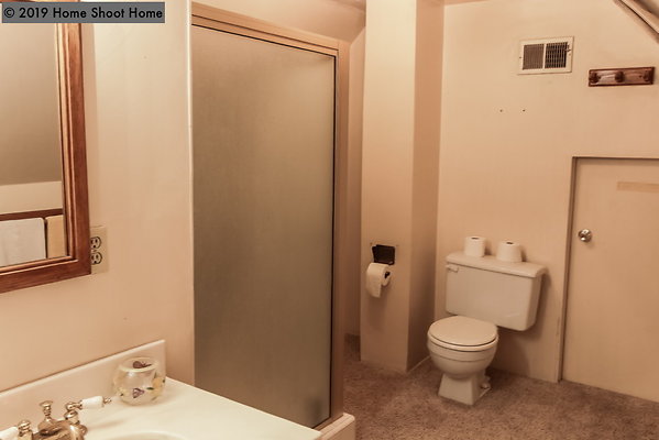 55attic-bathroom