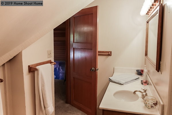 56attic-bathroom-reverse